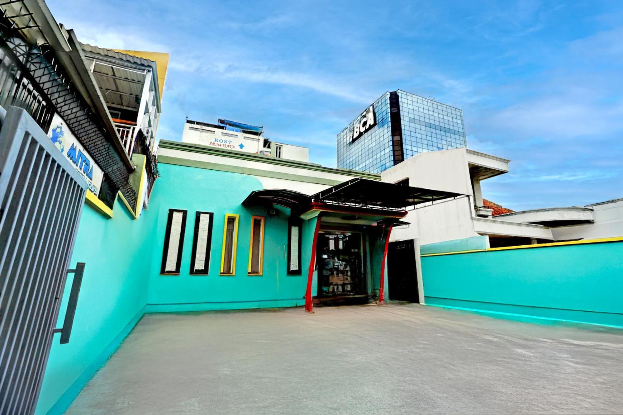 Hotel O Tegalsari Near Tunjungan Plaza Сурабая Екстериор снимка